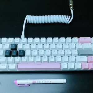Sakura 68 custom keyboard with coiled cable set